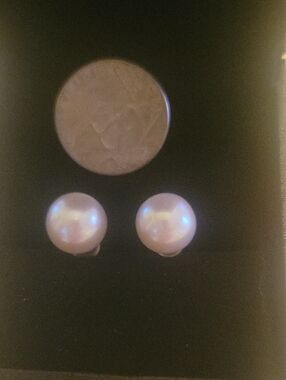 Large Classic Pearl Stud Earrings in Soft Pink